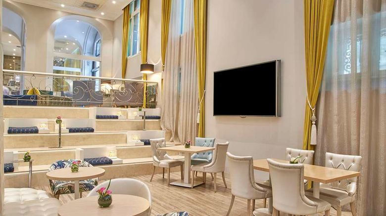 <b>NH Collection Madrid Abascal Lobby</b>. Images powered by <a href="https://iceportal.shijigroup.com/" title="IcePortal" target="_blank">IcePortal</a>.
