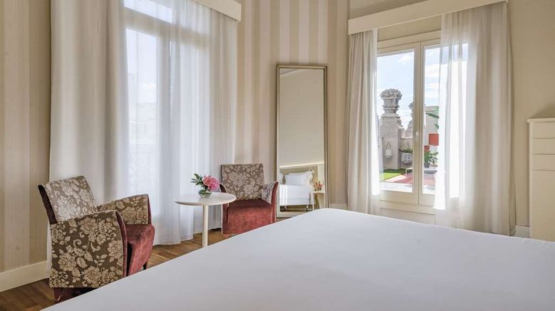 <b>NH Collection Madrid Abascal Suite</b>. Images powered by <a href="https://iceportal.shijigroup.com/" title="IcePortal" target="_blank">IcePortal</a>.