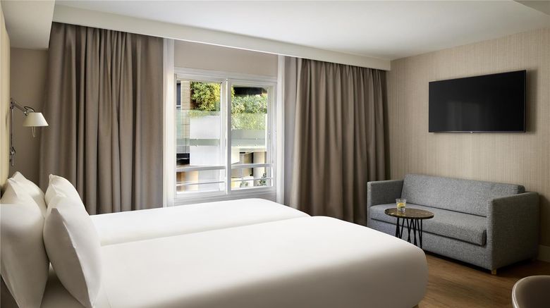 <b>NH Madrid Paseo de la Habana Room</b>. Images powered by <a href="https://iceportal.shijigroup.com/" title="IcePortal" target="_blank">IcePortal</a>.