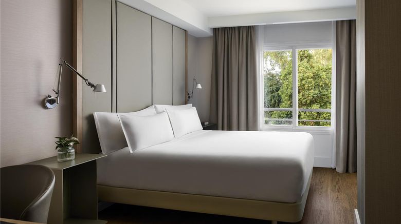 <b>NH Madrid Paseo de la Habana Room</b>. Images powered by <a href="https://iceportal.shijigroup.com/" title="IcePortal" target="_blank">IcePortal</a>.