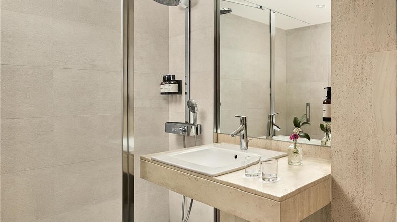 <b>NH Madrid Paseo de la Habana Room</b>. Images powered by <a href="https://iceportal.shijigroup.com/" title="IcePortal" target="_blank">IcePortal</a>.