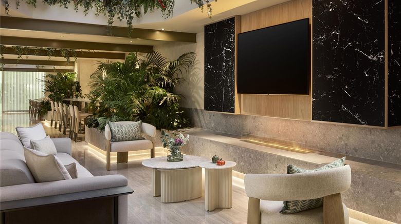 <b>NH Madrid Paseo de la Habana Lobby</b>. Images powered by <a href="https://iceportal.shijigroup.com/" title="IcePortal" target="_blank">IcePortal</a>.
