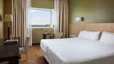 <b>NH Madrid Ribera del Manzanares Room</b>. Images powered by <a href="https://iceportal.shijigroup.com/" title="IcePortal" target="_blank">IcePortal</a>.