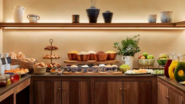 <b>NH Madrid Zurbano Restaurant</b>. Images powered by <a href="https://iceportal.shijigroup.com/" title="IcePortal" target="_blank">IcePortal</a>.