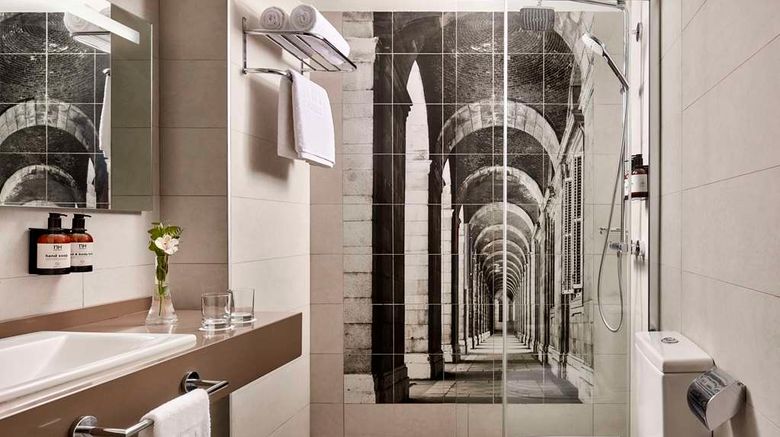 <b>NH Madrid Zurbano Room</b>. Images powered by <a href="https://iceportal.shijigroup.com/" title="IcePortal" target="_blank">IcePortal</a>.