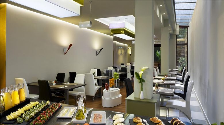 <b>NH Ourense Restaurant</b>. Images powered by <a href="https://iceportal.shijigroup.com/" title="IcePortal" target="_blank">IcePortal</a>.