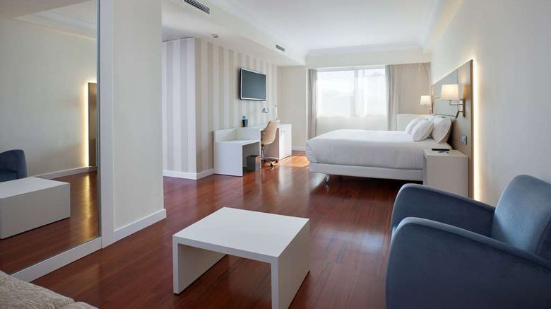 <b>NH Hotel Iruna Park Room</b>. Images powered by <a href="https://iceportal.shijigroup.com/" title="IcePortal" target="_blank">IcePortal</a>.