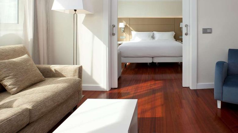 <b>NH Hotel Iruna Park Suite</b>. Images powered by <a href="https://iceportal.shijigroup.com/" title="IcePortal" target="_blank">IcePortal</a>.