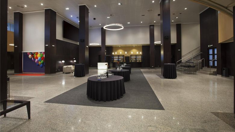 <b>NH Hotel Iruna Park Lobby</b>. Images powered by <a href="https://iceportal.shijigroup.com/" title="IcePortal" target="_blank">IcePortal</a>.