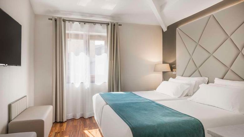 <b>NH Salamanca Palacio de Castellanos Room</b>. Images powered by <a href="https://iceportal.shijigroup.com/" title="IcePortal" target="_blank">IcePortal</a>.
