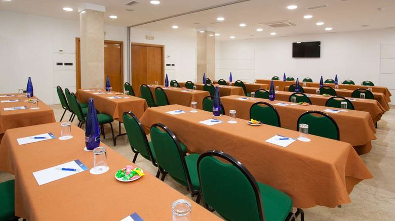<b>NH San Pedro de Alcantara Meeting</b>. Images powered by <a href="https://iceportal.shijigroup.com/" title="IcePortal" target="_blank">IcePortal</a>.