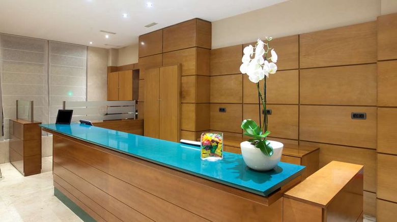 <b>NH San Pedro de Alcantara Lobby</b>. Images powered by <a href="https://iceportal.shijigroup.com/" title="IcePortal" target="_blank">IcePortal</a>.