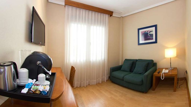 <b>NH San Pedro de Alcantara Suite</b>. Images powered by <a href="https://iceportal.shijigroup.com/" title="IcePortal" target="_blank">IcePortal</a>.