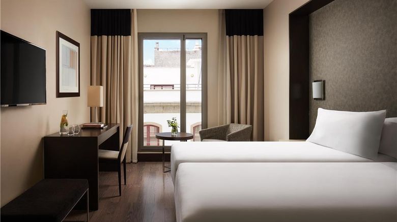 <b>NH Tenerife Room</b>. Images powered by <a href="https://iceportal.shijigroup.com/" title="IcePortal" target="_blank">IcePortal</a>.