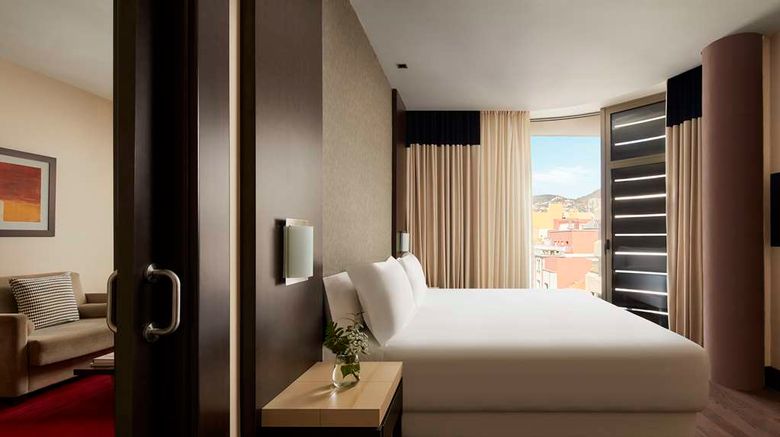 <b>NH Tenerife Suite</b>. Images powered by <a href="https://iceportal.shijigroup.com/" title="IcePortal" target="_blank">IcePortal</a>.