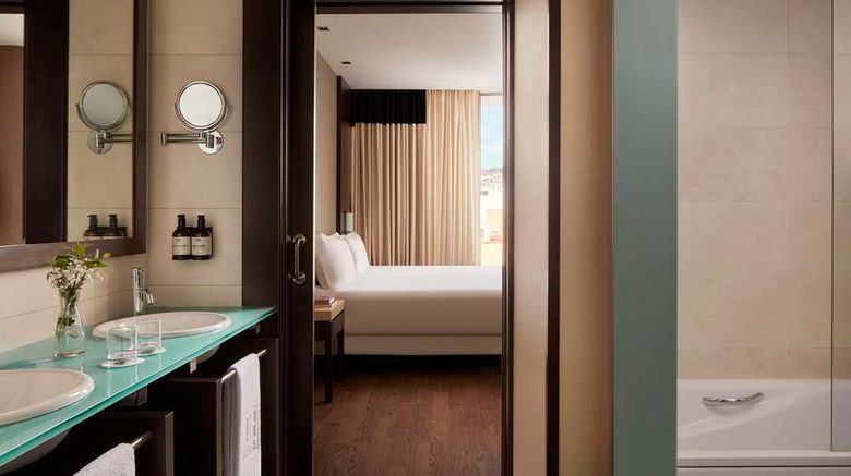 <b>NH Tenerife Room</b>. Images powered by <a href="https://iceportal.shijigroup.com/" title="IcePortal" target="_blank">IcePortal</a>.