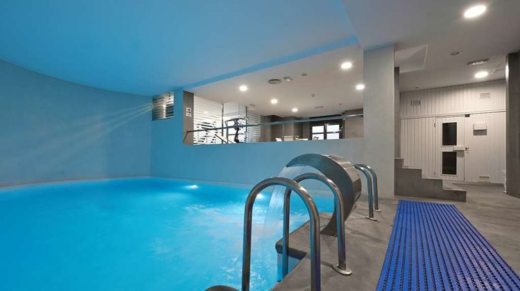 NH Valencia Las Artes Pool