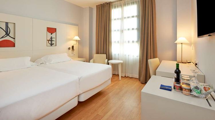 NH Valencia Las Artes Room