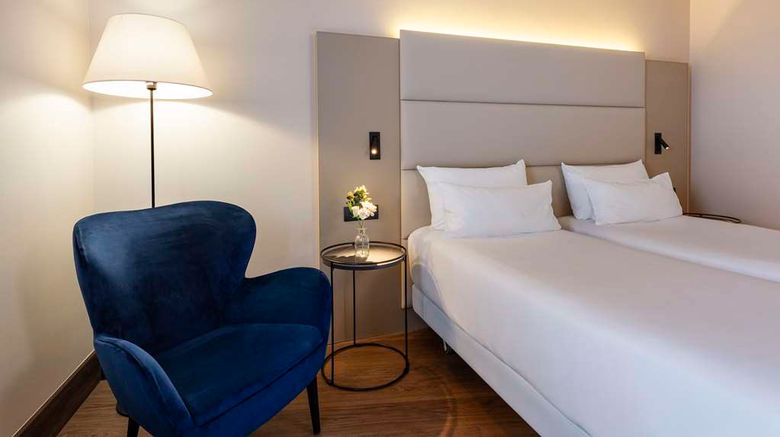 <b>NH Geneva Airport Room</b>. Images powered by <a href="https://iceportal.shijigroup.com/" title="IcePortal" target="_blank">IcePortal</a>.