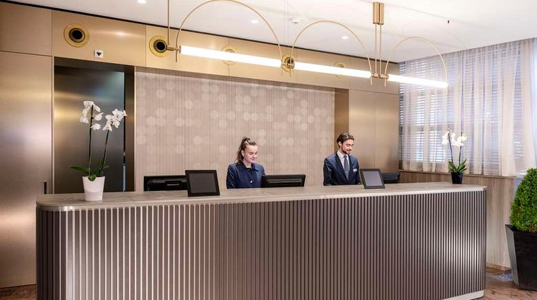 <b>NH Geneva Airport Lobby</b>. Images powered by <a href="https://iceportal.shijigroup.com/" title="IcePortal" target="_blank">IcePortal</a>.