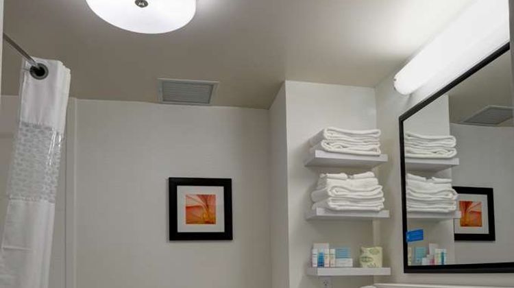 Hampton Inn & Suites Ardmore Room