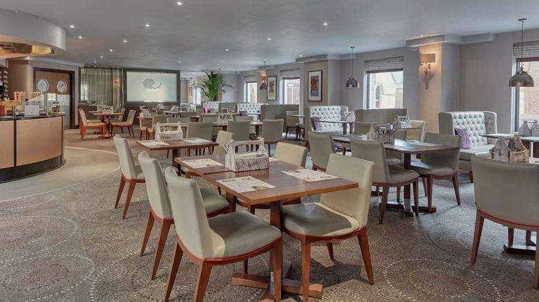 <b>Hilton Cambridge City Centre Restaurant</b>. Images powered by <a href="https://iceportal.shijigroup.com/" title="IcePortal" target="_blank">IcePortal</a>.