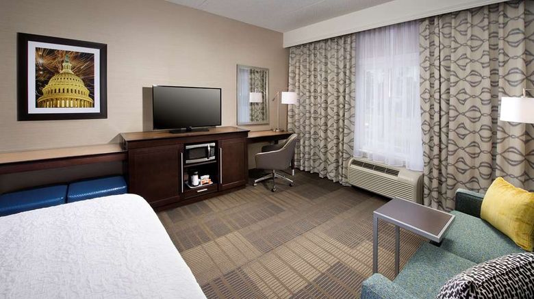 <b>Hampton Inn/Stes Falls Church/Seven Cnrs Room</b>. Images powered by <a href="https://iceportal.shijigroup.com/" title="IcePortal" target="_blank">IcePortal</a>.