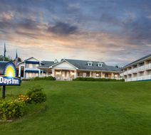 Days Inn Petoskey Exterior