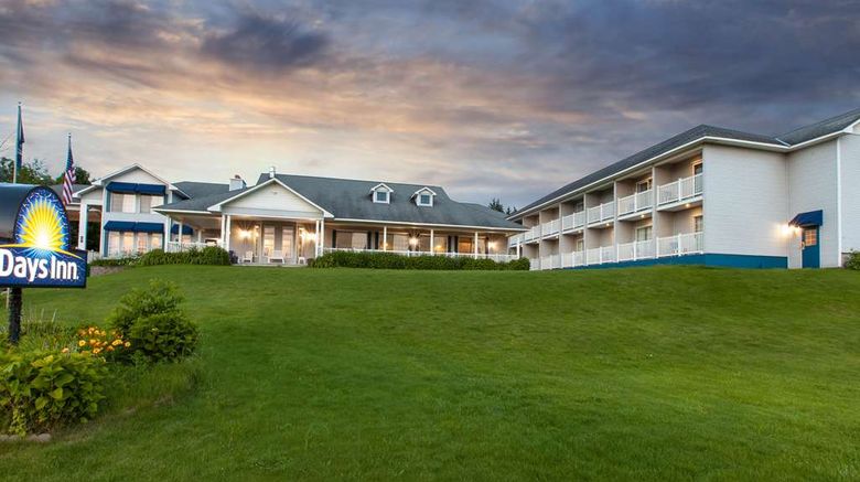 <b>Days Inn Petoskey Exterior</b>. Images powered by <a href="https://iceportal.shijigroup.com/" title="IcePortal" target="_blank">IcePortal</a>.