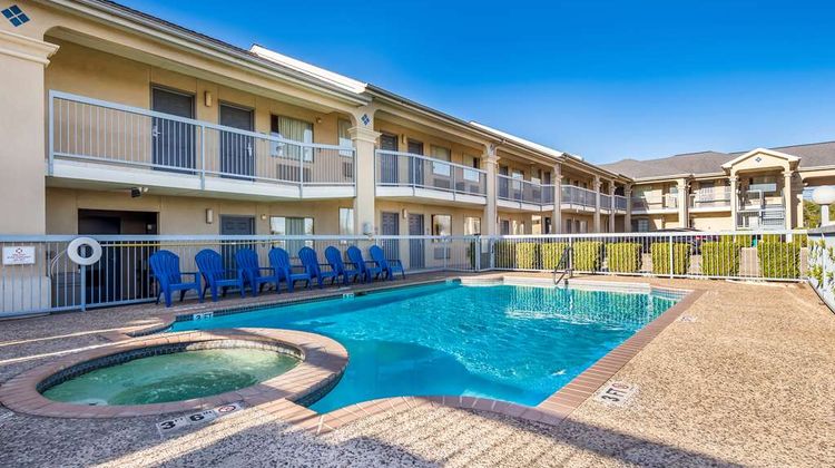 Americas Best Value Inn New Braunfels Pool