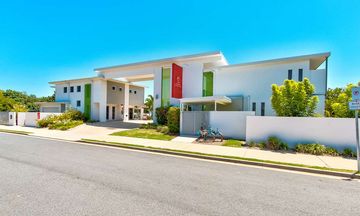 Mackay Oceanside Central Hotel