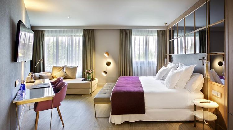 Barcelo Emperatriz Room