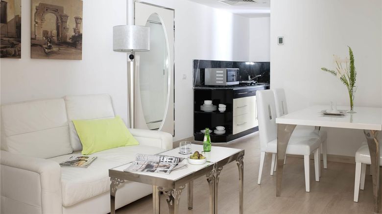 <b>Barcelo Cairo Pyramids Suite</b>. Images powered by <a href="https://iceportal.shijigroup.com/" title="IcePortal" target="_blank">IcePortal</a>.