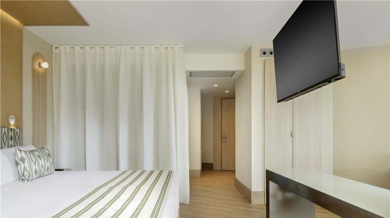 <b>Barcelo Illetas Albatros - Adults Only Suite</b>. Images powered by <a href="https://iceportal.shijigroup.com/" title="IcePortal" target="_blank">IcePortal</a>.