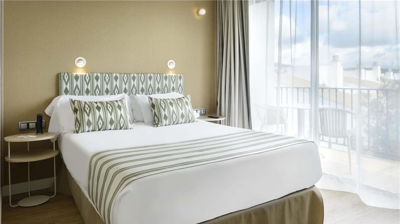 <b>Barcelo Illetas Albatros - Adults Only Room</b>. Images powered by <a href="https://iceportal.shijigroup.com/" title="IcePortal" target="_blank">IcePortal</a>.