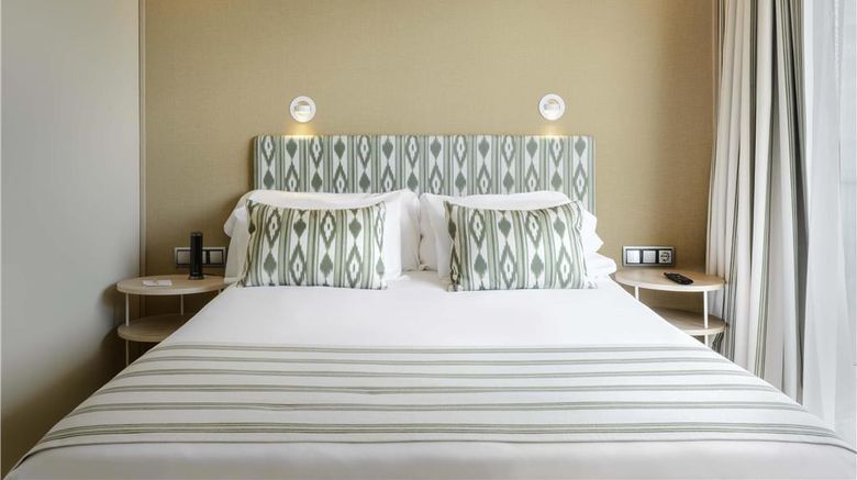 <b>Barcelo Illetas Albatros - Adults Only Room</b>. Images powered by <a href="https://iceportal.shijigroup.com/" title="IcePortal" target="_blank">IcePortal</a>.