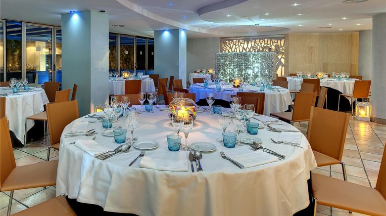 <b>Barcelo Illetas Albatros - Adults Only Restaurant</b>. Images powered by <a href="https://iceportal.shijigroup.com/" title="IcePortal" target="_blank">IcePortal</a>.