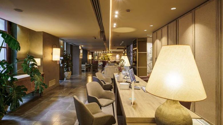 <b>Barcelo Oviedo Cervantes Lobby</b>. Images powered by <a href="https://iceportal.shijigroup.com/" title="IcePortal" target="_blank">IcePortal</a>.