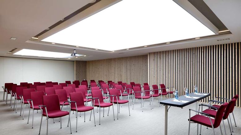 <b>Barcelo Oviedo Cervantes Meeting</b>. Images powered by <a href="https://iceportal.shijigroup.com/" title="IcePortal" target="_blank">IcePortal</a>.