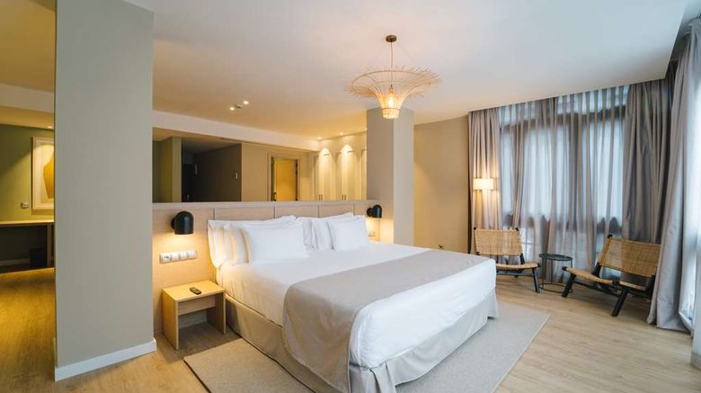 <b>Barcelo Oviedo Cervantes Suite</b>. Images powered by <a href="https://iceportal.shijigroup.com/" title="IcePortal" target="_blank">IcePortal</a>.