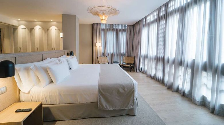 <b>Barcelo Oviedo Cervantes Suite</b>. Images powered by <a href="https://iceportal.shijigroup.com/" title="IcePortal" target="_blank">IcePortal</a>.