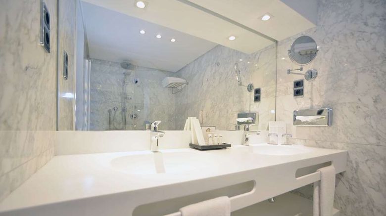 <b>Barcelo Sevilla Renacimiento Suite</b>. Images powered by <a href="https://iceportal.shijigroup.com/" title="IcePortal" target="_blank">IcePortal</a>.