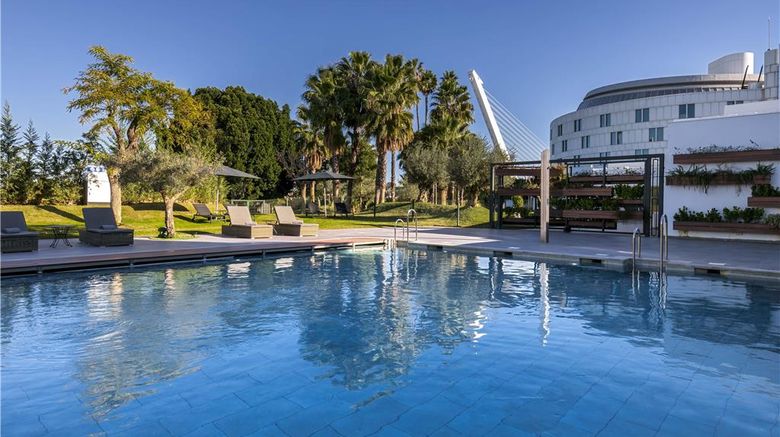 <b>Barcelo Sevilla Renacimiento Pool</b>. Images powered by <a href="https://iceportal.shijigroup.com/" title="IcePortal" target="_blank">IcePortal</a>.