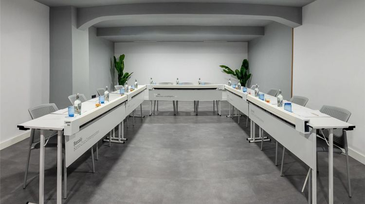 Occidental Santa Cruz Contemporaneo Meeting