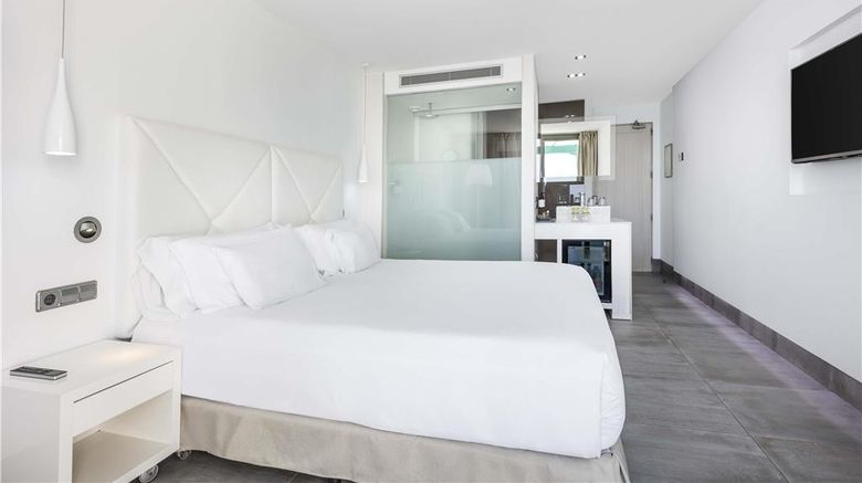 <b>Barcelo Teguise Beach - Adults Only Room</b>. Images powered by <a href="https://iceportal.shijigroup.com/" title="IcePortal" target="_blank">IcePortal</a>.