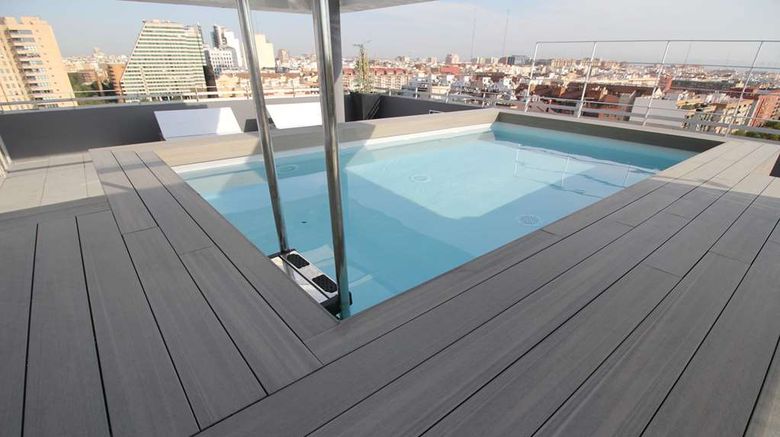 <b>Barcelo Valencia Pool</b>. Images powered by <a href="https://iceportal.shijigroup.com/" title="IcePortal" target="_blank">IcePortal</a>.