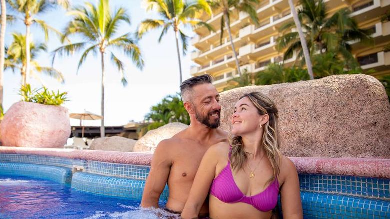 <b>Barcelo Puerto Vallarta Pool</b>. Images powered by <a href="https://iceportal.shijigroup.com/" title="IcePortal" target="_blank">IcePortal</a>.
