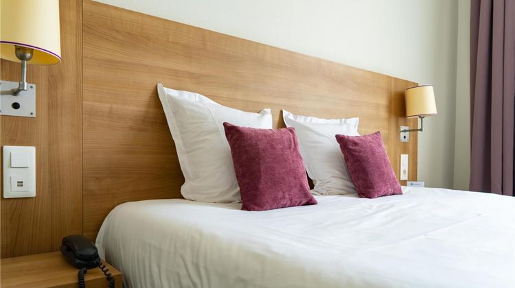 Best Western Rives de Paris La Defense Room