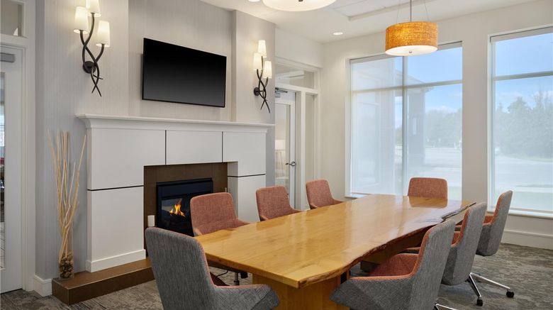 <b>Hilton Garden Inn Detroit Troy Lobby</b>. Images powered by <a href="https://iceportal.shijigroup.com/" title="IcePortal" target="_blank">IcePortal</a>.