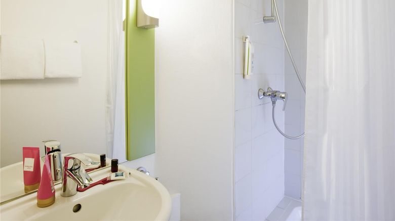 <b>Ibis Budget Pontault-Combault Room</b>. Images powered by <a href="https://iceportal.shijigroup.com/" title="IcePortal" target="_blank">IcePortal</a>.